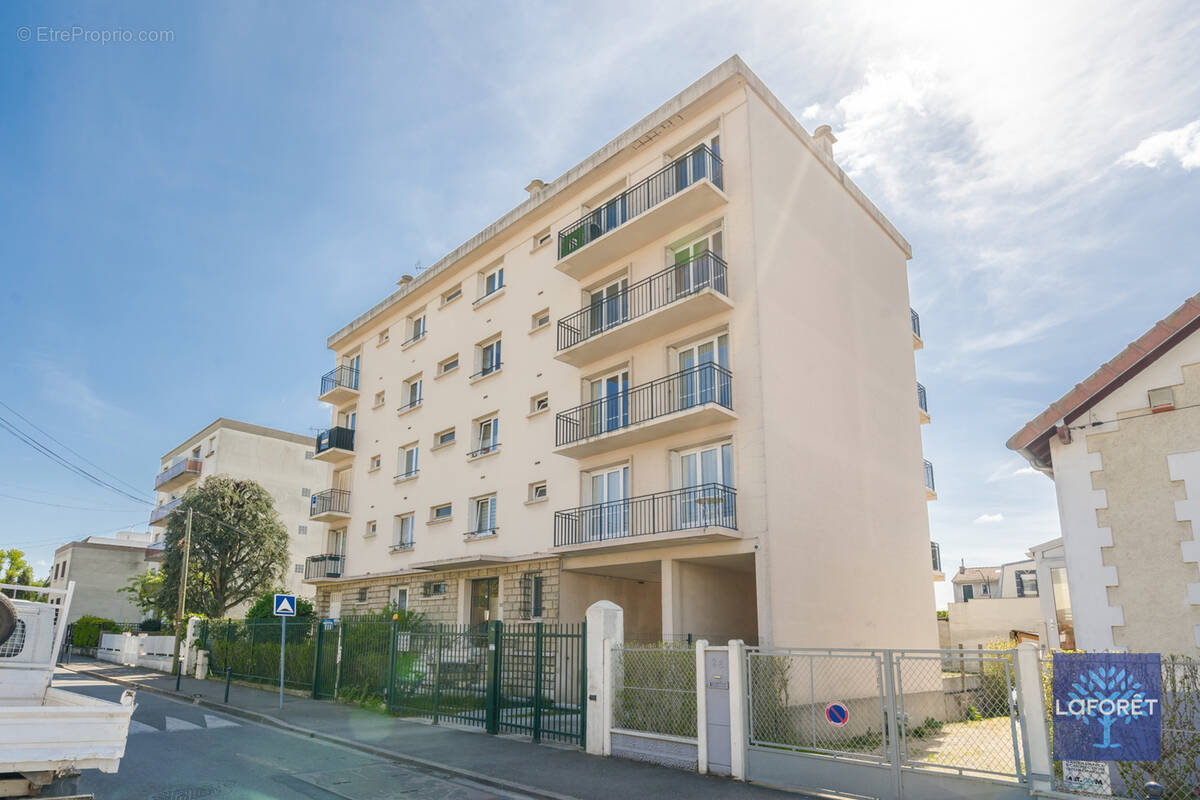 Appartement à LES PAVILLONS-SOUS-BOIS