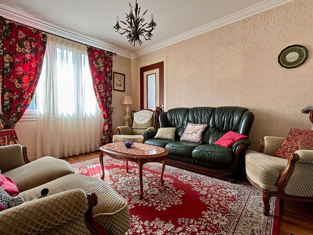 Maison à LA CHAPELLE-DES-MARAIS