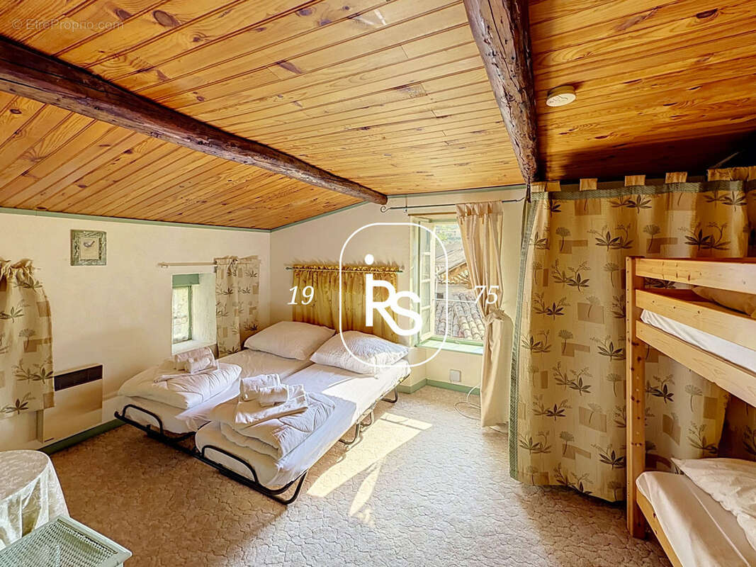 Au coeur d'un village historique, une maison de village en pierre de 73 m2 habitables avec un balcon - photo 13