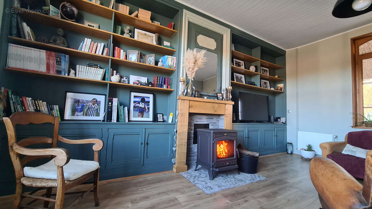 Maison à MONTCAVREL