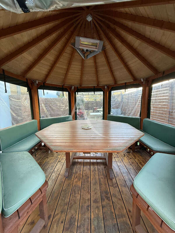 Commerce à VERRIERES-LE-BUISSON