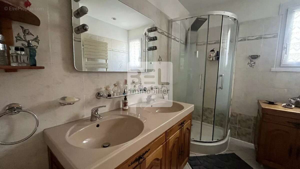 Maison à LAUDUN-L'ARDOISE