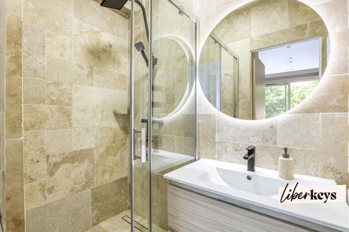 Appartement à NEUILLY-SUR-SEINE