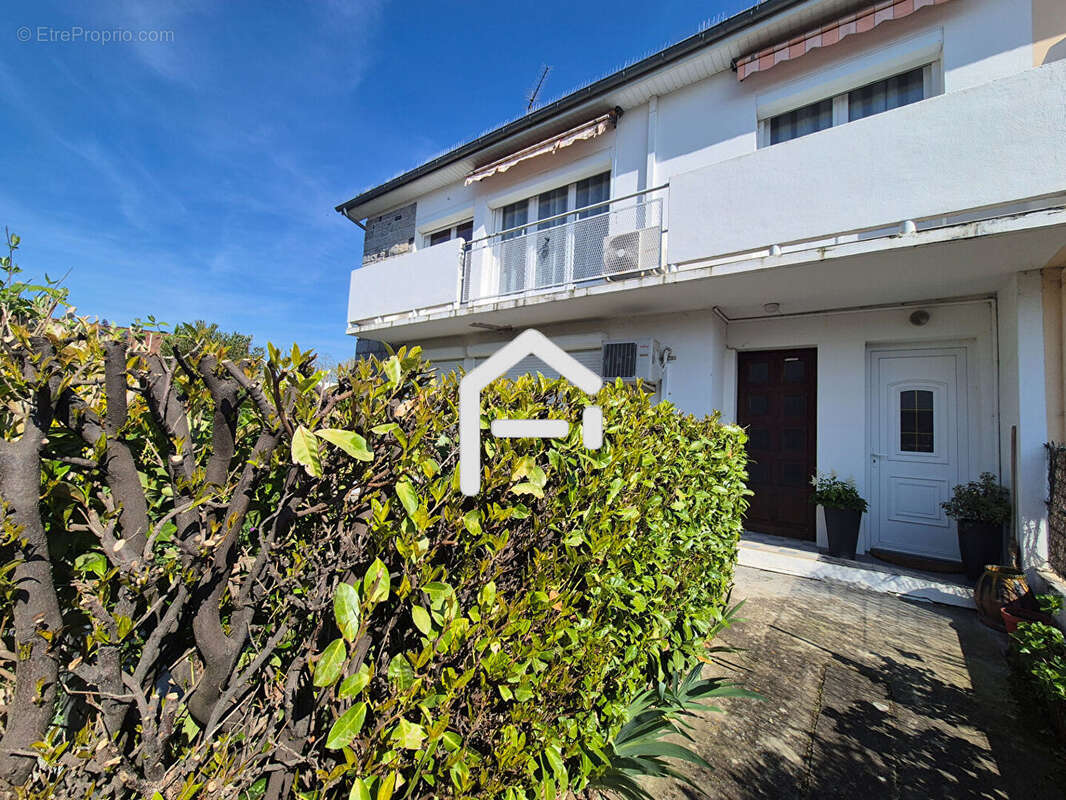 Appartement à BEAUZELLE