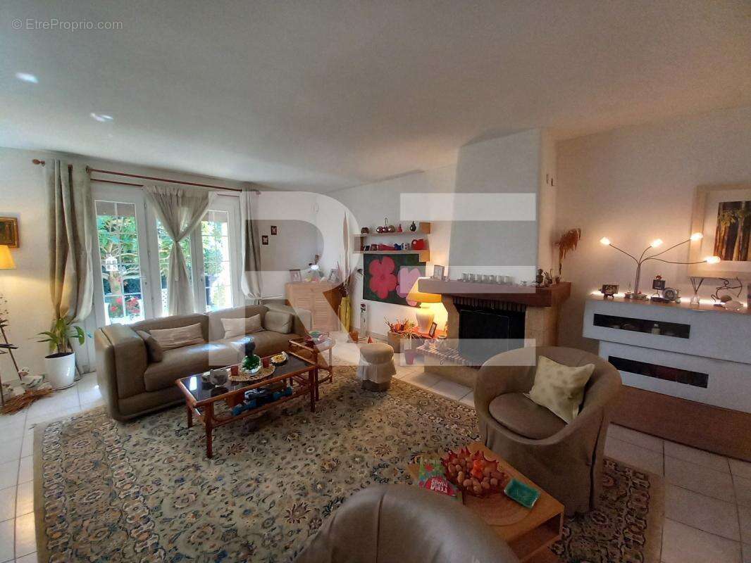 NÎMES COURBESSAC – Charmante maison de plain-pied avec piscine et jardin - photo 5
