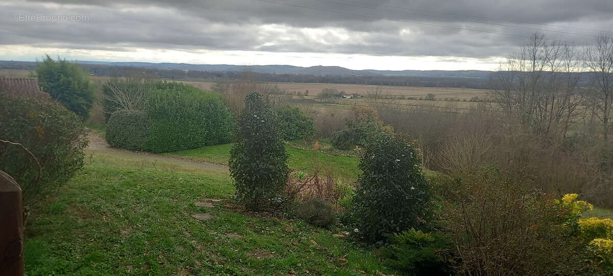Maison à LABATUT-RIVIERE