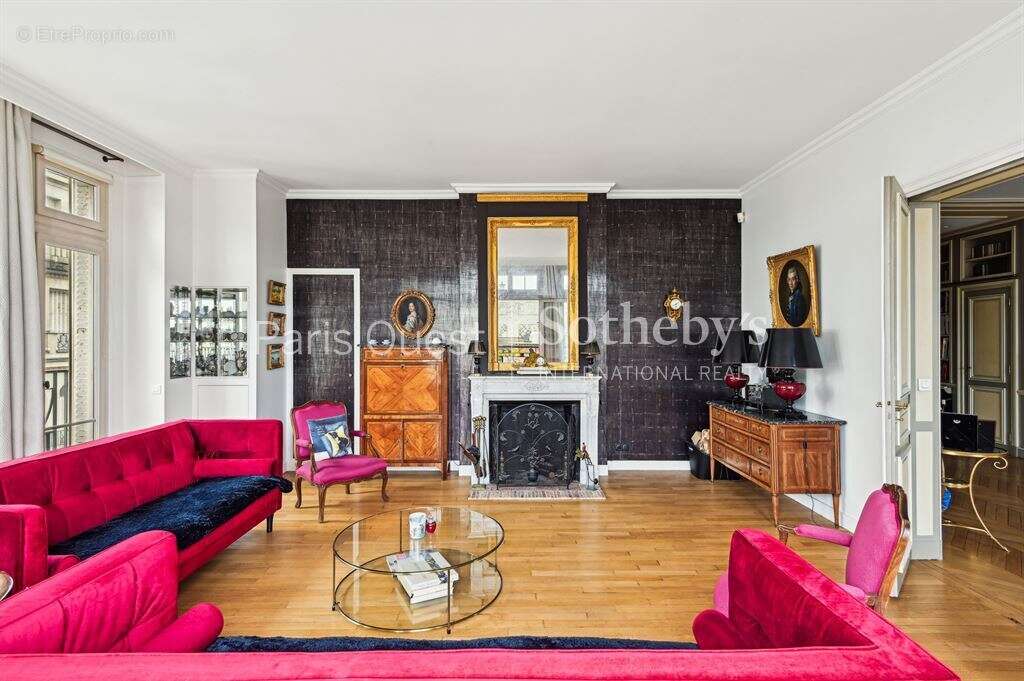 Appartement à NEUILLY-SUR-SEINE