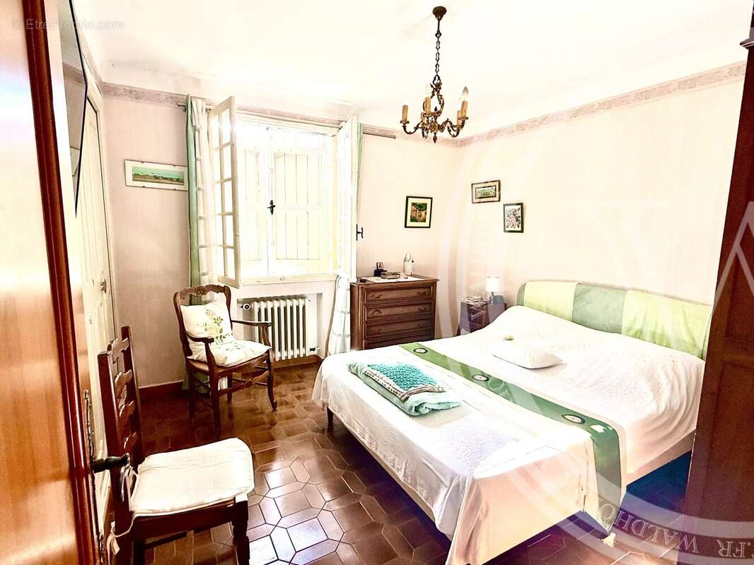 Appartement à CHATEAUNEUF-GRASSE