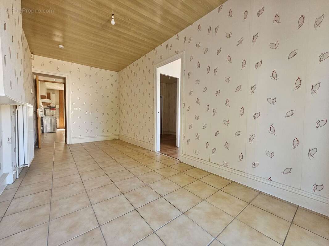 Photo 9 - Appartement à SAINT-GENEST-LERPT