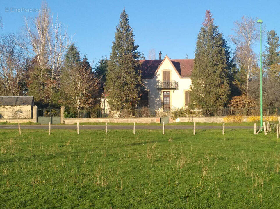Maison à CHAMPVERT