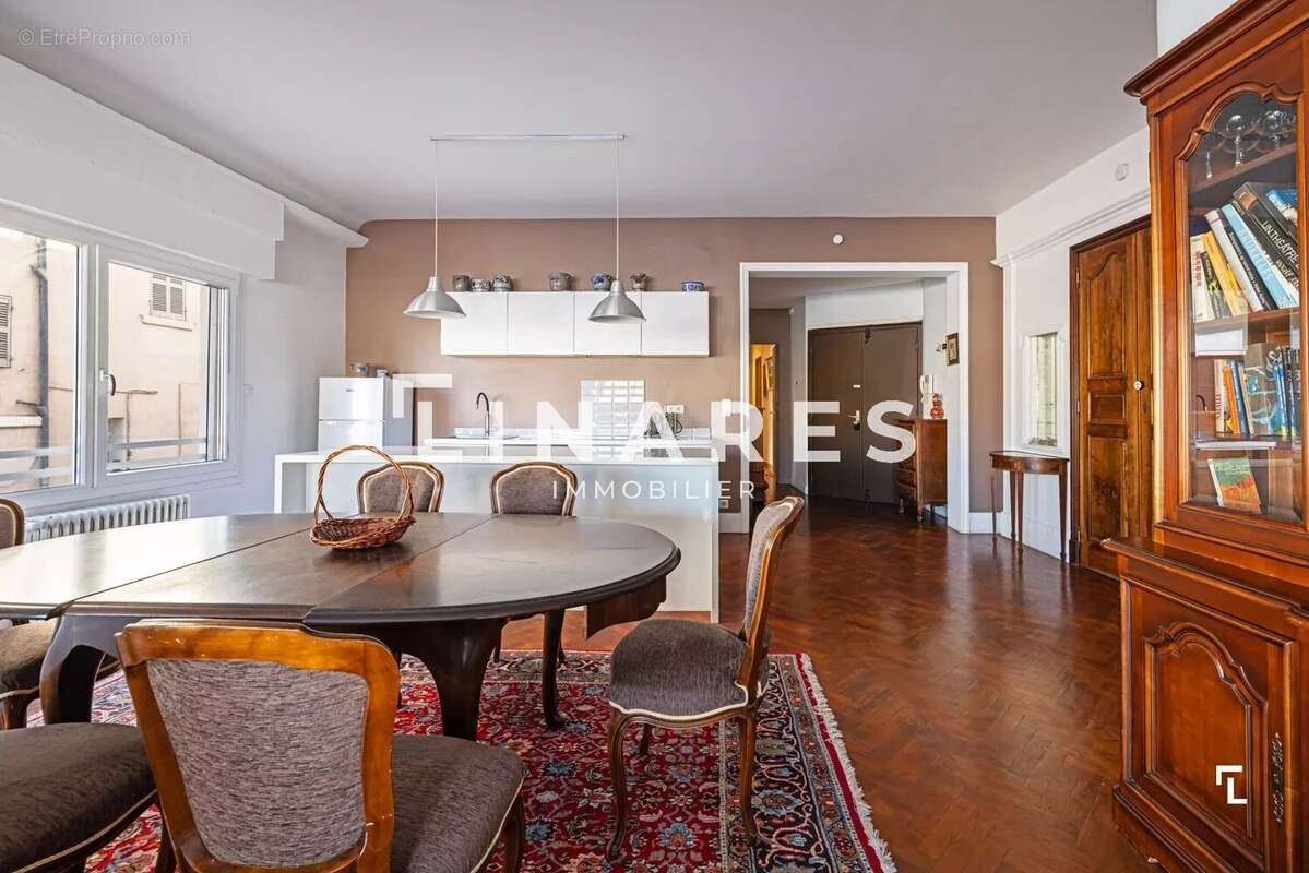 Appartement à MARSEILLE-1E