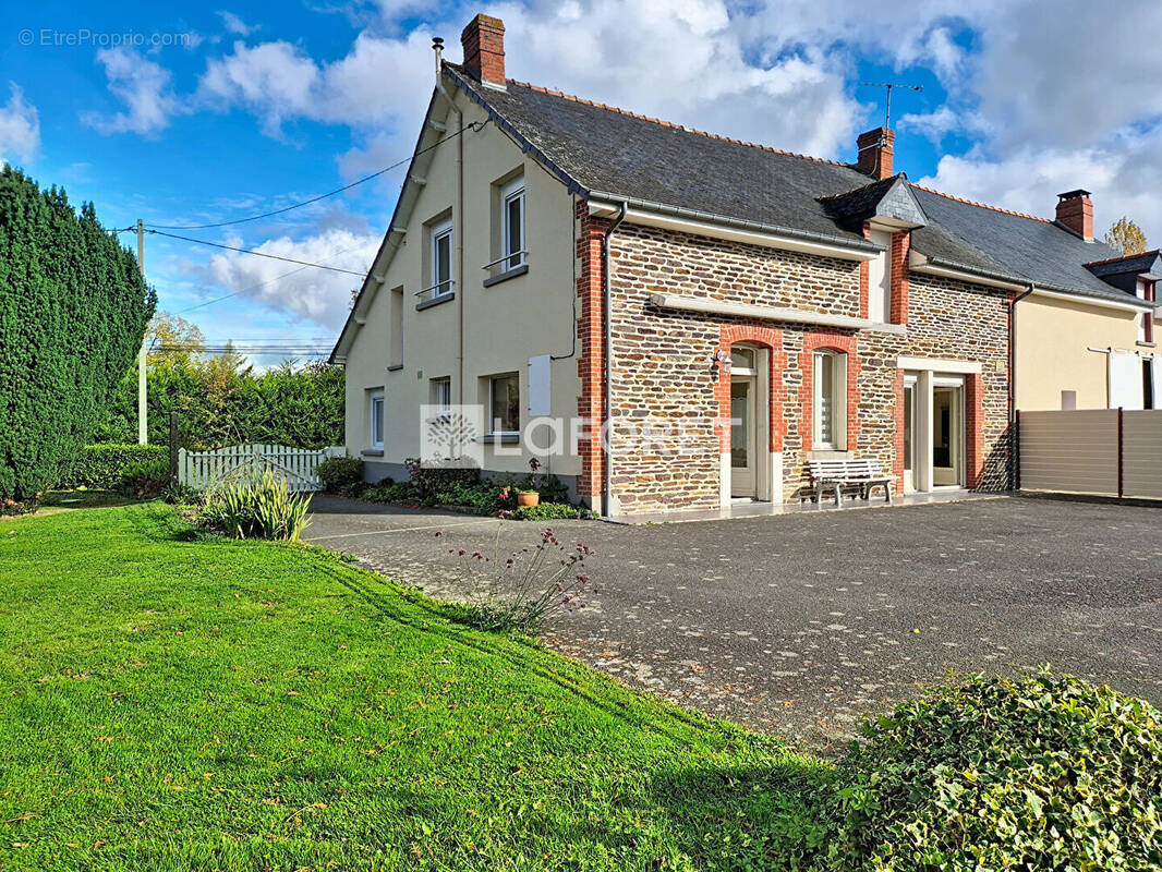 Maison à NOYAL-CHATILLON-SUR-SEICHE