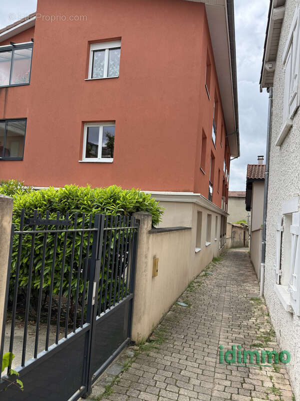 Appartement à GREZIEU-LA-VARENNE