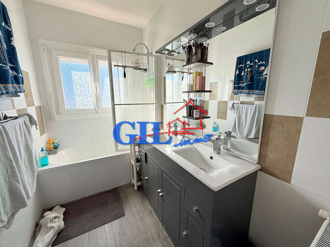 Maison à VERT-SAINT-DENIS