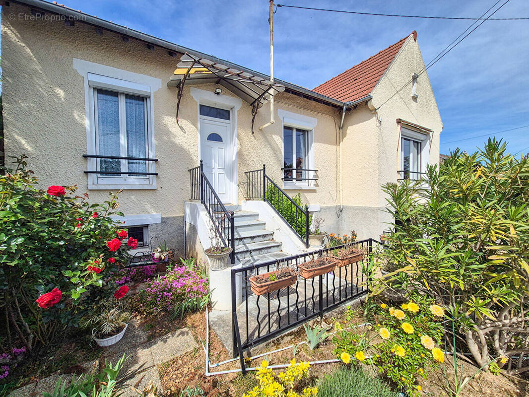 Maison à VAUX-LE-PENIL