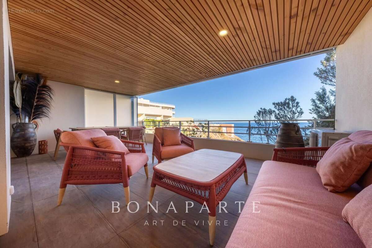VUE MER PANORAMIQUE : Appartement T2 d’exception de 52 m² pieds dans l’eau - photo 10