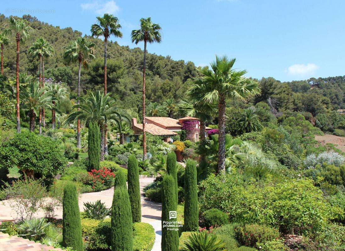 Maison à CARQUEIRANNE