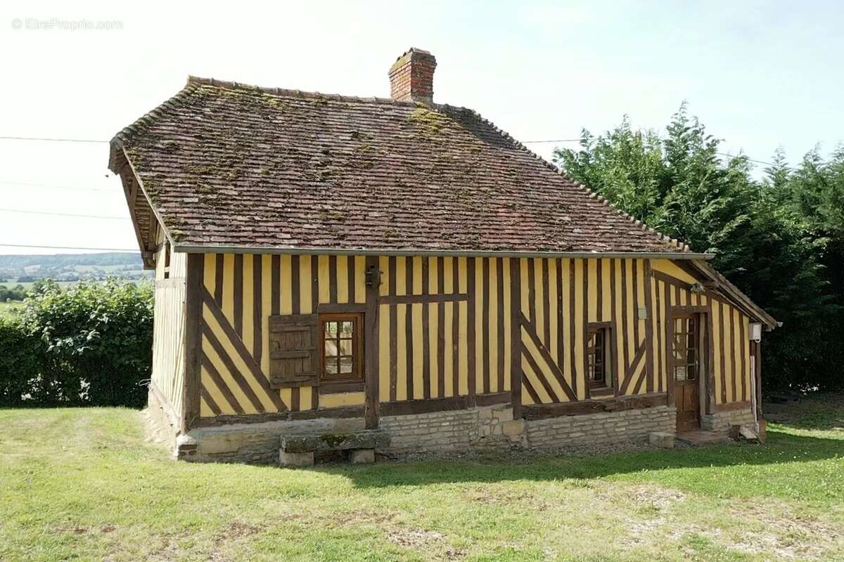 Maison à SAINT-PIERRE-SUR-DIVES
