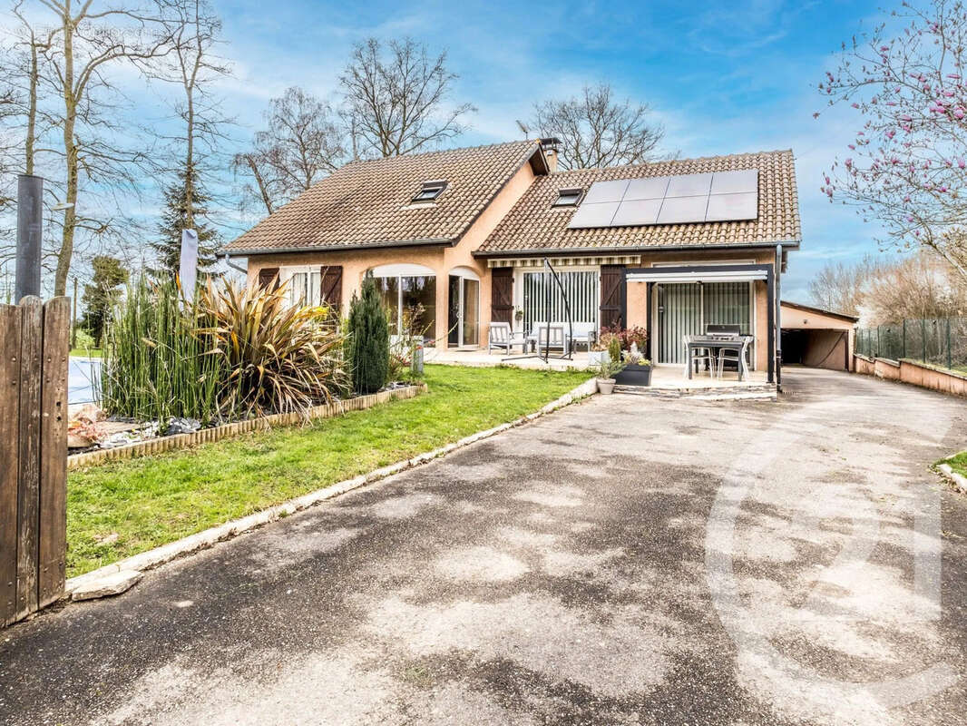 Maison à SAVIGNEUX