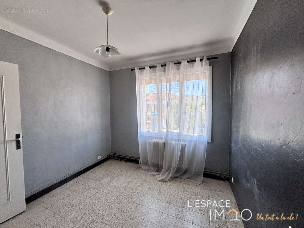 Exclusivité - Maison de ville avec cours et grand garage ! - photo 13