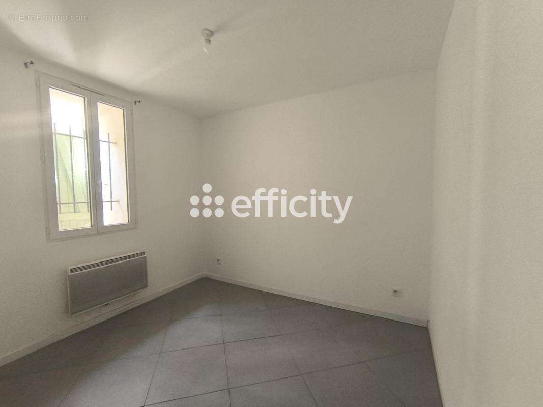 Appartement 210 m² à Ampus  - photo 7