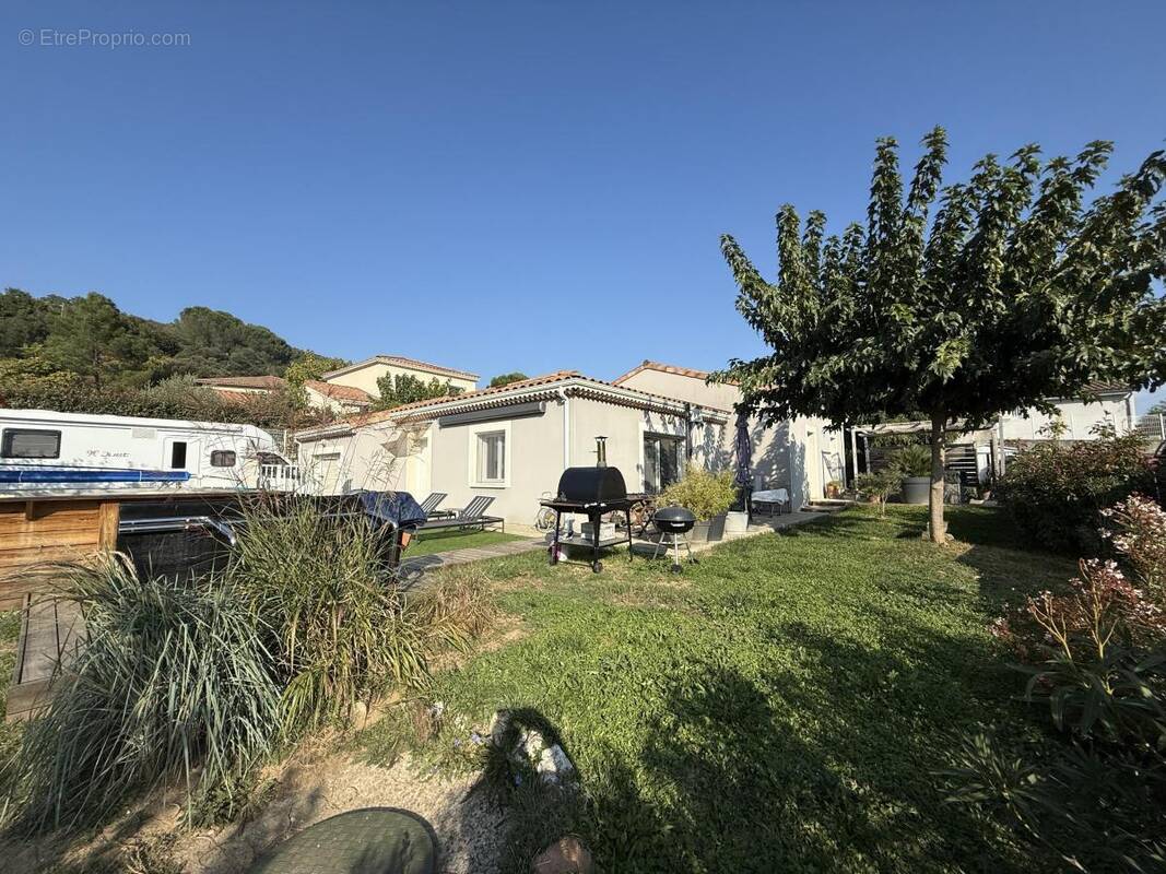 Maison à SAINT-LAURENT-DU-PAPE