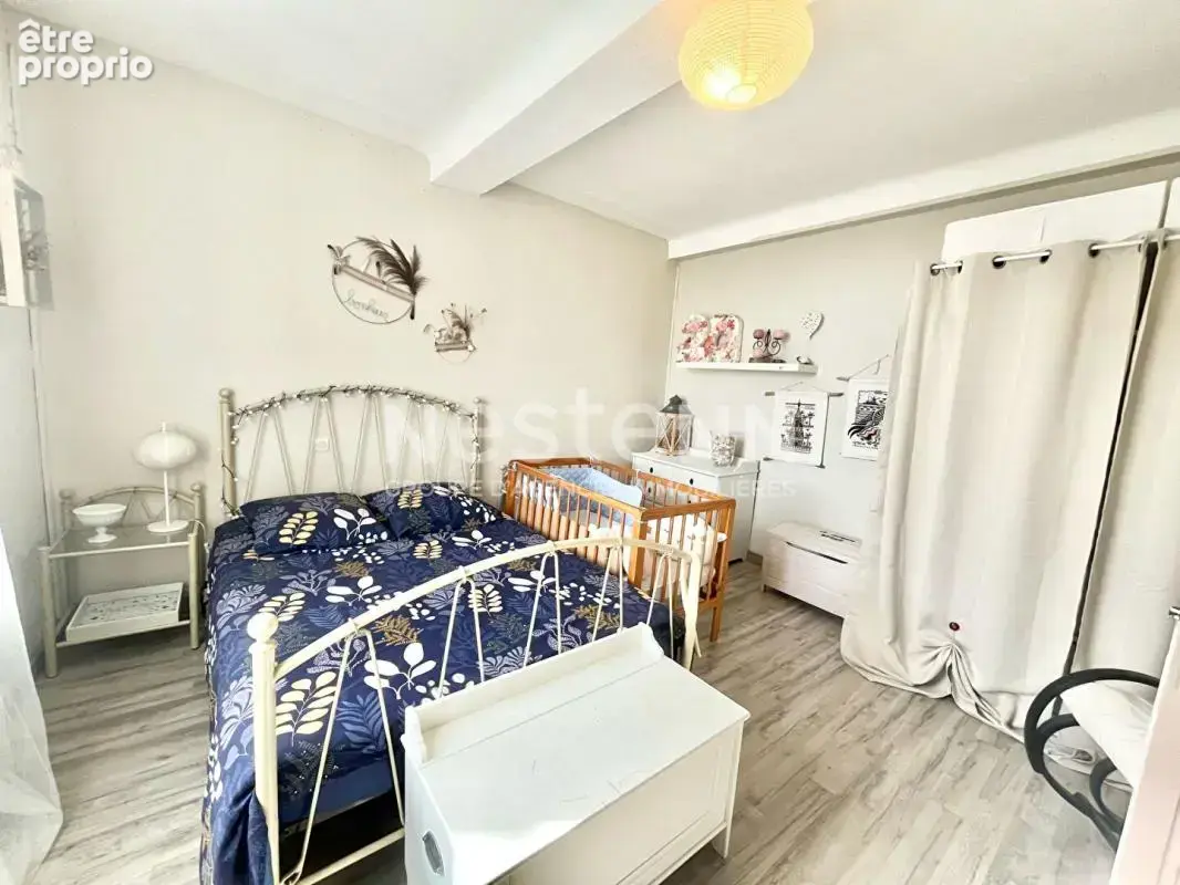 Maison de ville de 209 m² avec cinq chambres cour atelier et toiture rénovée au coeur dun village du Minervois - photo 10
