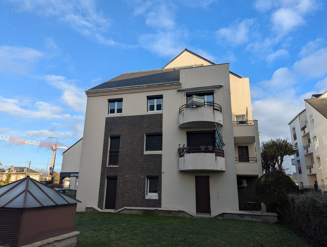 Appartement à BEAUCHAMP