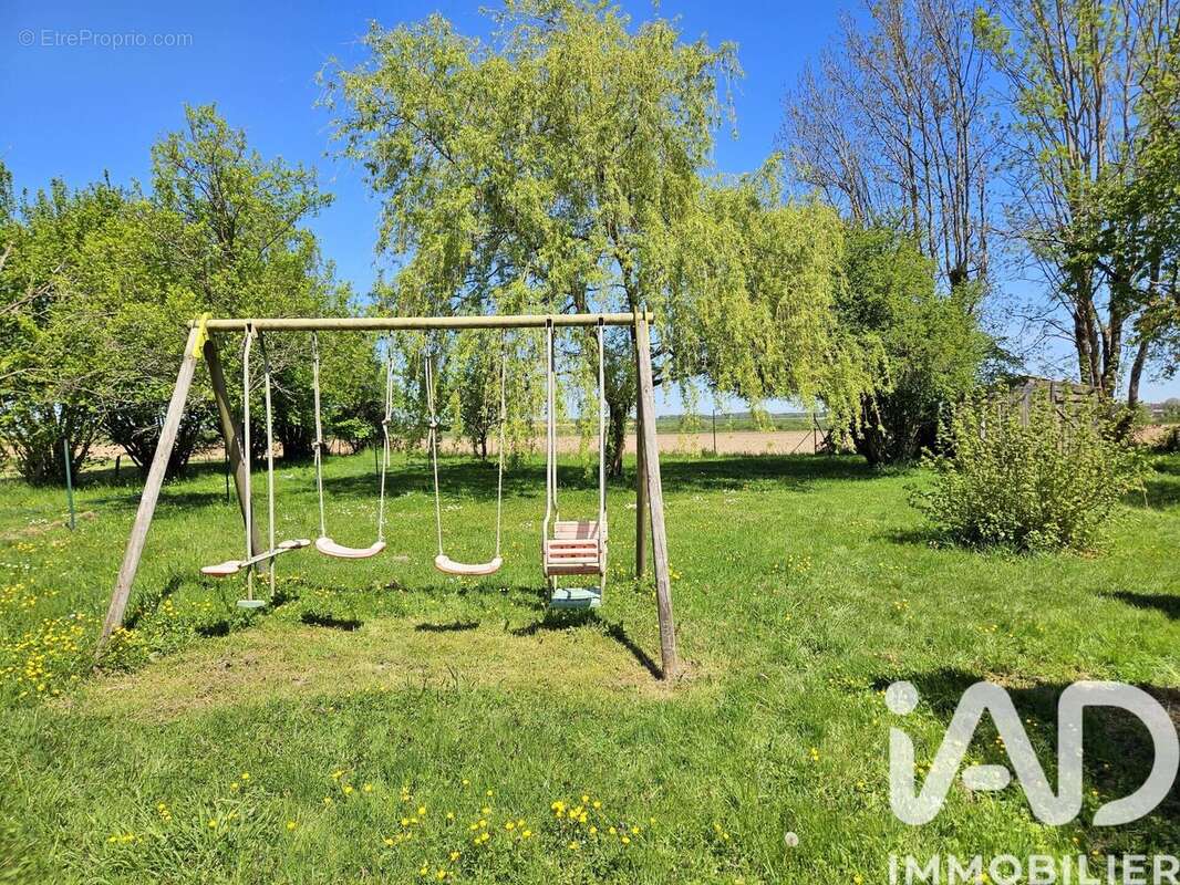 Maison 143 m² à Saint-Leger-Triey  - photo 8
