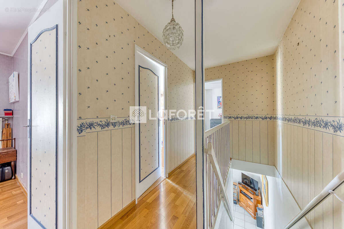 Appartement à EMERAINVILLE