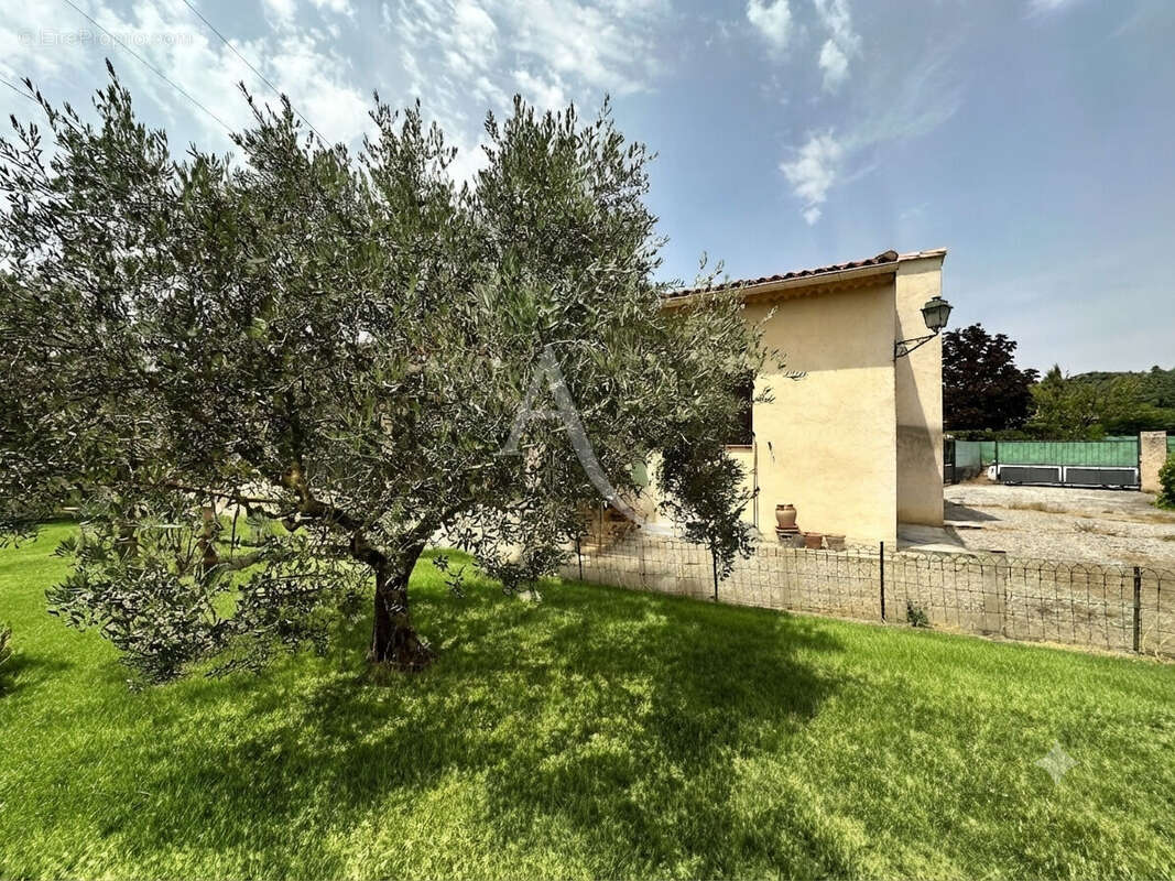 Villa type 3/4 avec jardin de 1247m2 au calme avec garages - photo 2