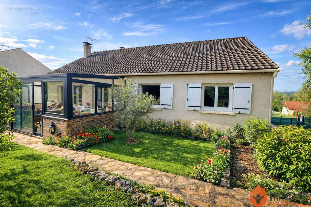 Maison à CONDE-SAINTE-LIBIAIRE