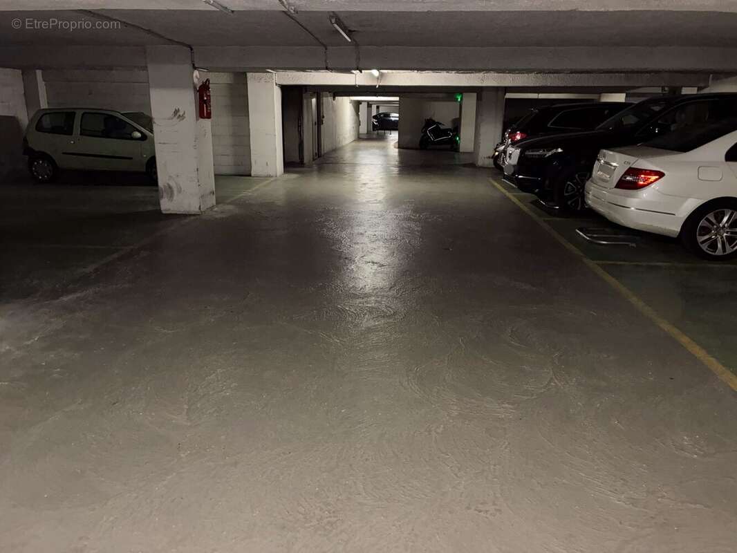 Parking à PARIS-6E