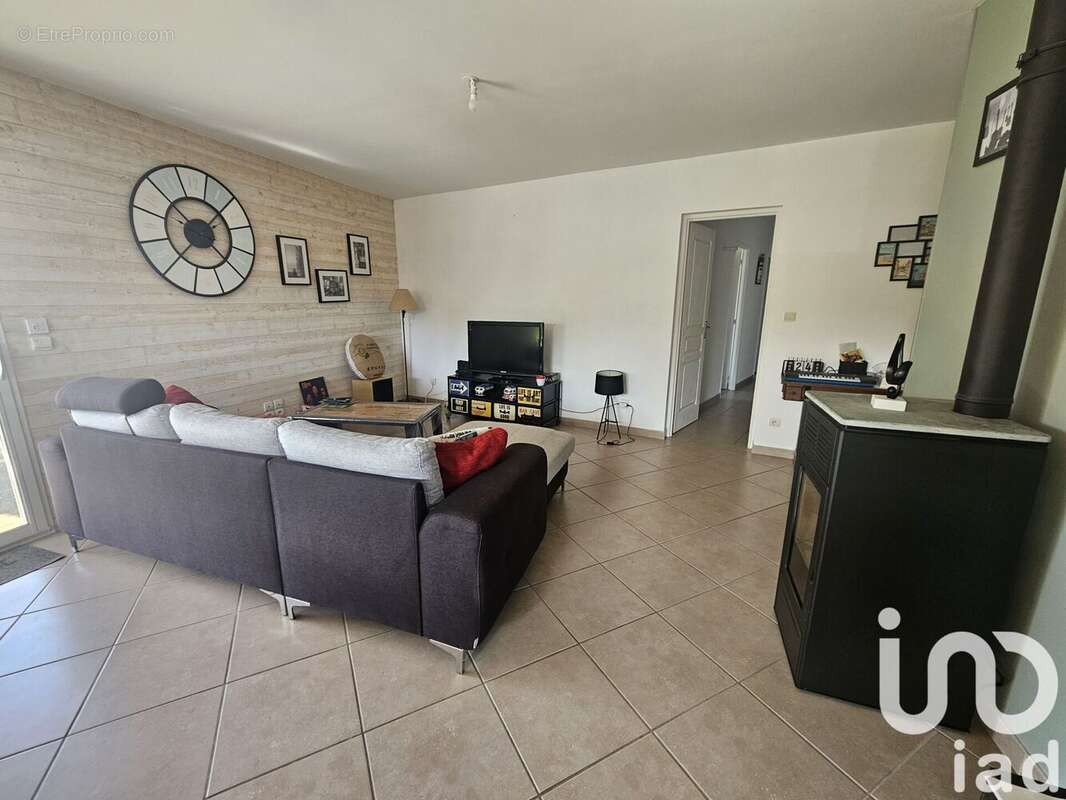 Photo 6 - Maison à ROULLET-SAINT-ESTEPHE