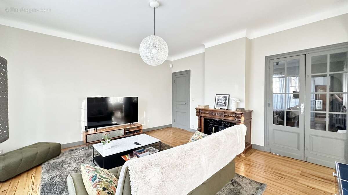 Maison de maitre de type t9 de 203 sur une parcelle de 1527 m2 - photo 9