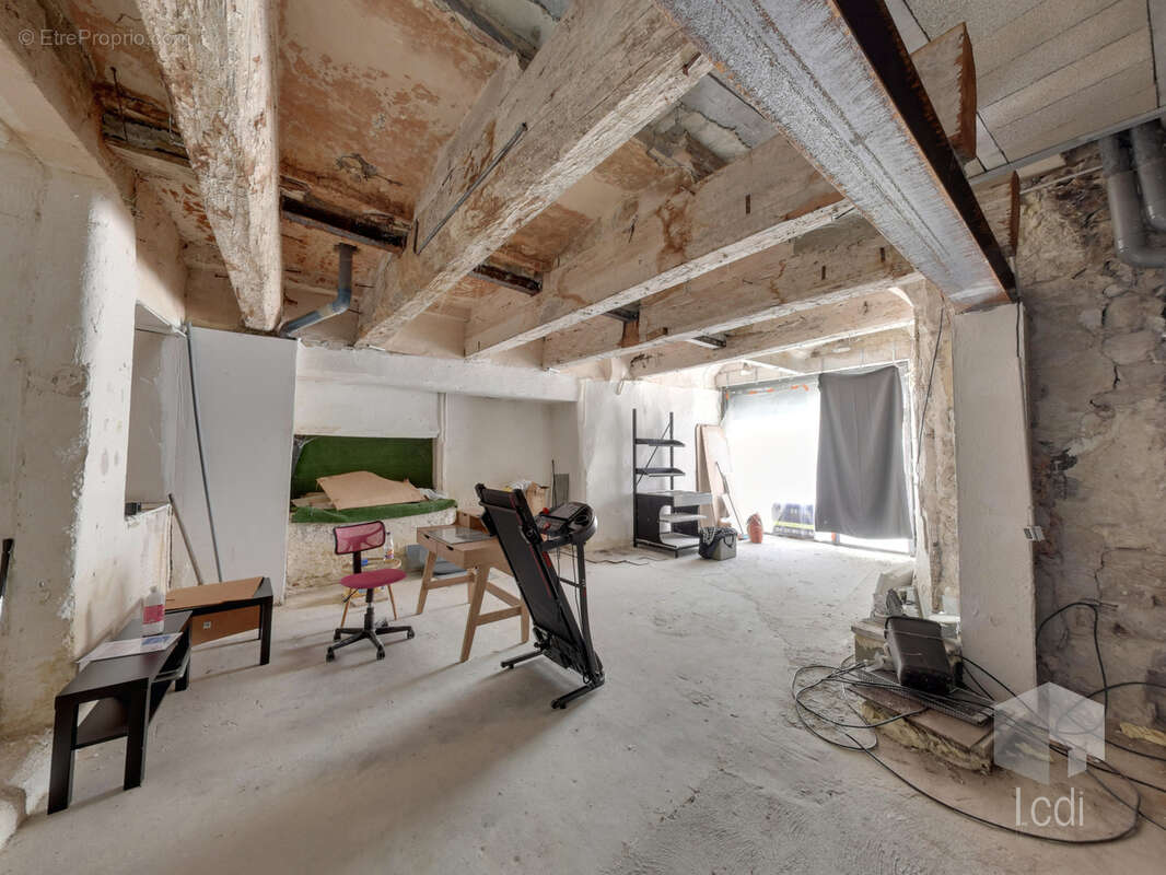Local commercial brut de 136m2 en centre ville - photo 2
