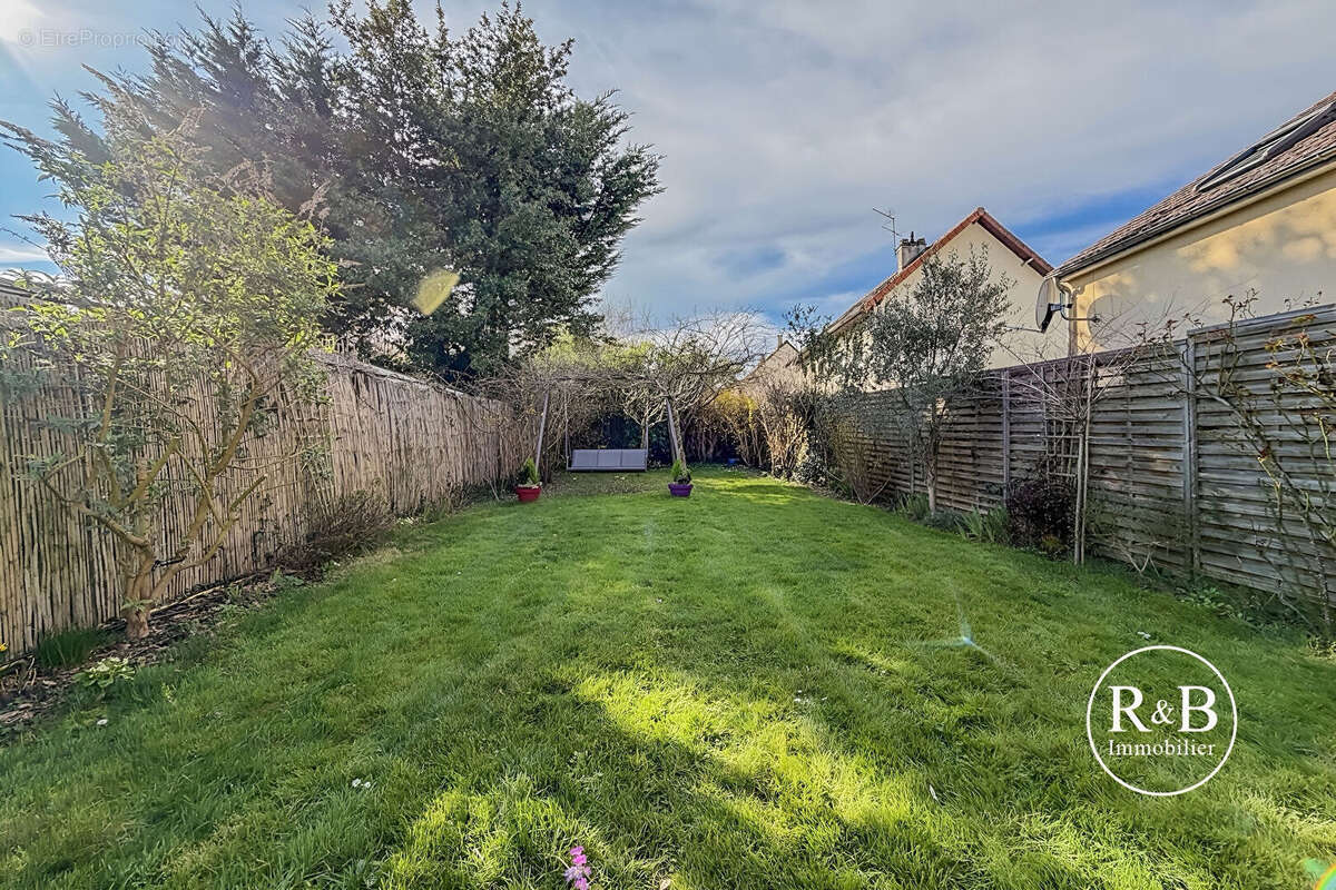 Maison à LES CLAYES-SOUS-BOIS