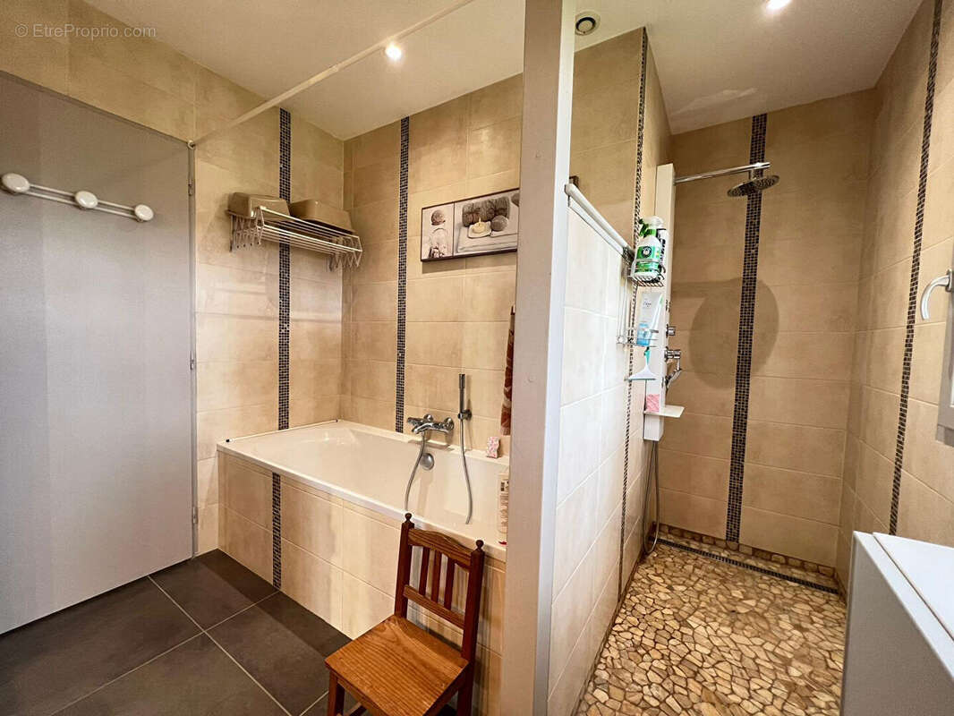 Maison à CHAVANNES-SUR-SURAN