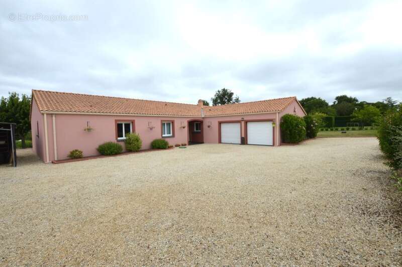 DEP (49)  a vendre tres belle maison familliale  6 pièces  plain pied - BOTZ‑EN‑MAUGES · - photo 11