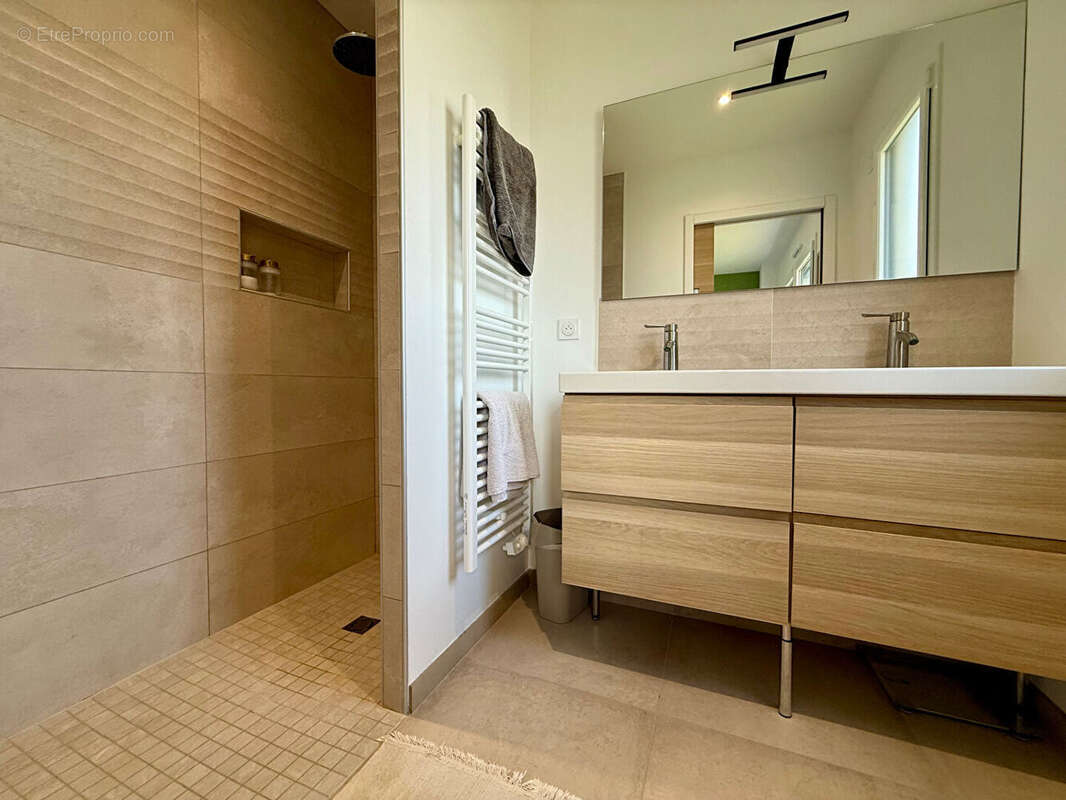 Maison à BRETTEVILLE-L&#039;ORGUEILLEUSE