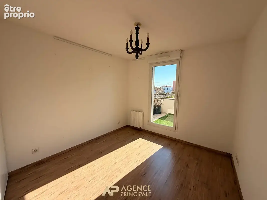 Appartement 100 m2 - 3 chambres - terrasse - dernier étage - ascenseur - garage - photo 11