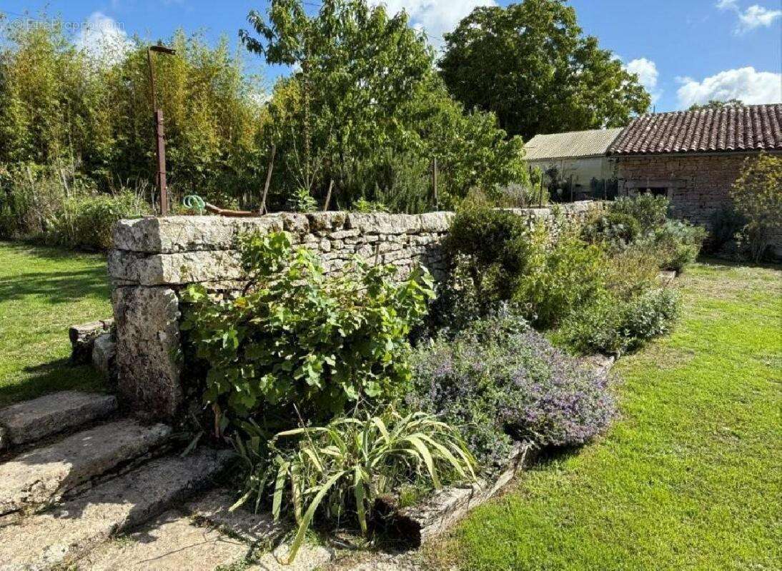 Maison à VERTEUIL-SUR-CHARENTE