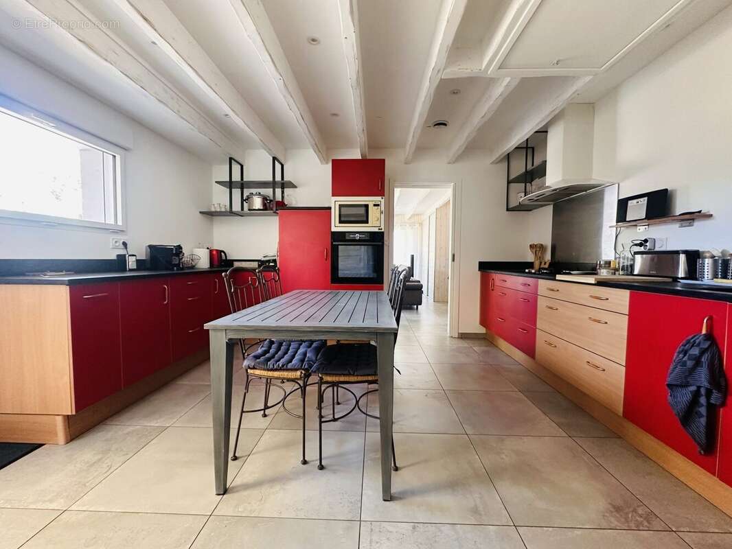 Maison 175 m² à La Genetouze  - photo 8