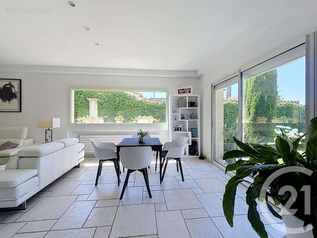 Maison 138 m² à Mouans-Sartoux  - photo 8