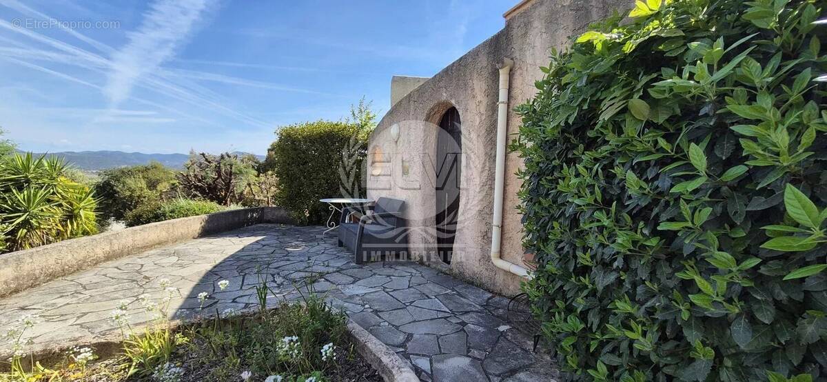 Maison à PLAN-DE-LA-TOUR