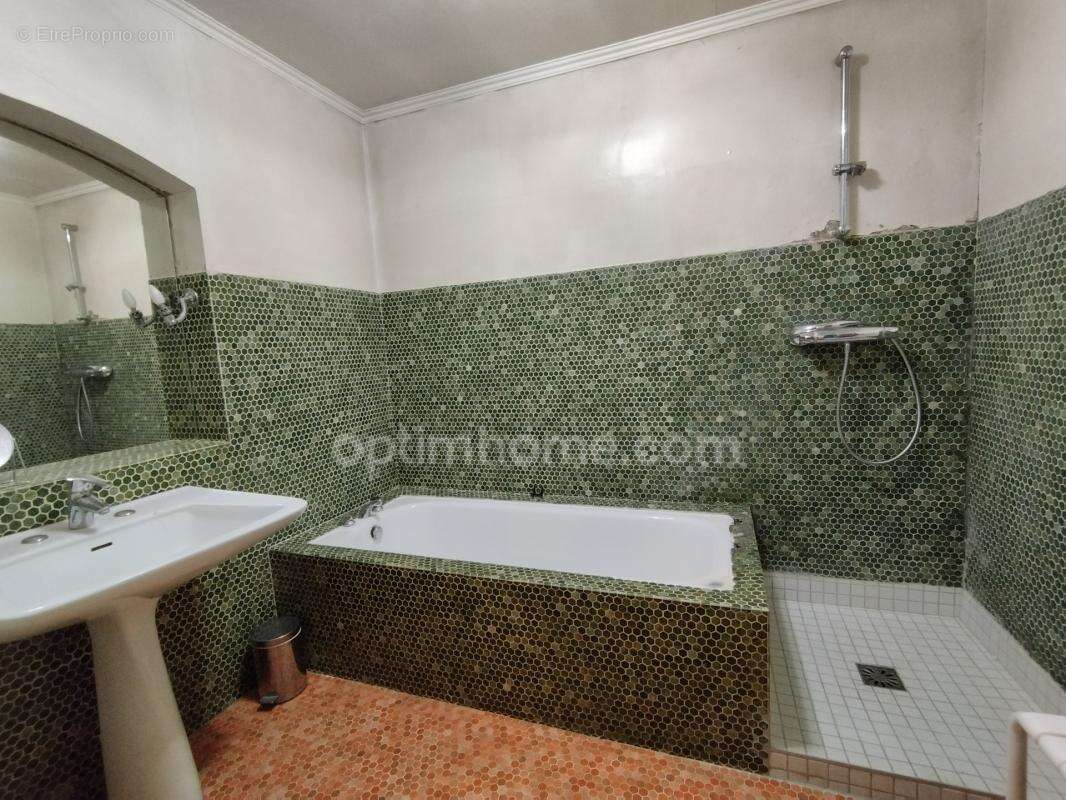 En Charente, ANGOULEME. Maison 145 m², 4 chambres, jardin clos 830 m² et grand garage - photo 9
