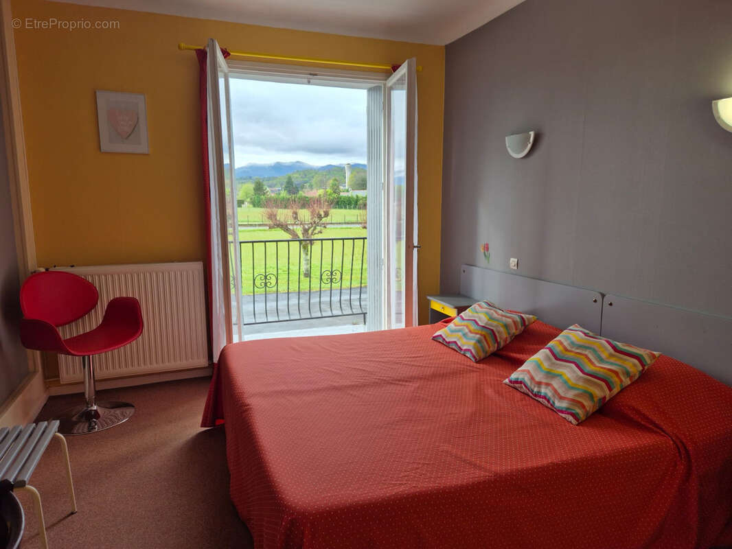 Commerce à LAMARQUE-PONTACQ