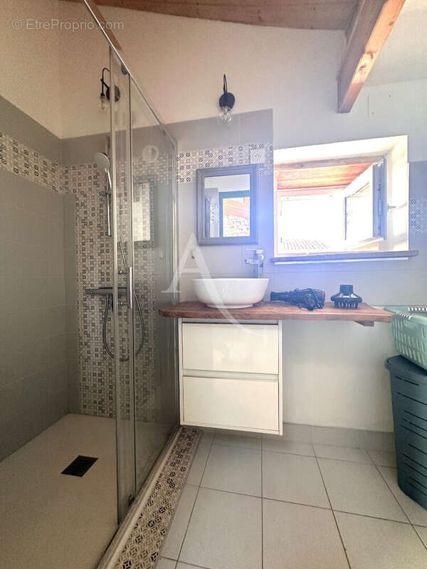 Maison à PORT-D&#039;ENVAUX