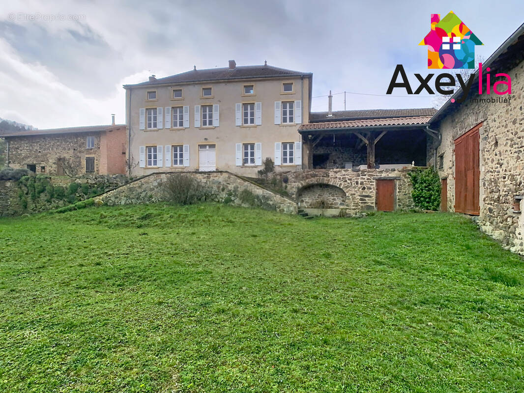 Maison à SAINT-JEAN-SAINT-MAURICE-SUR-LOIRE
