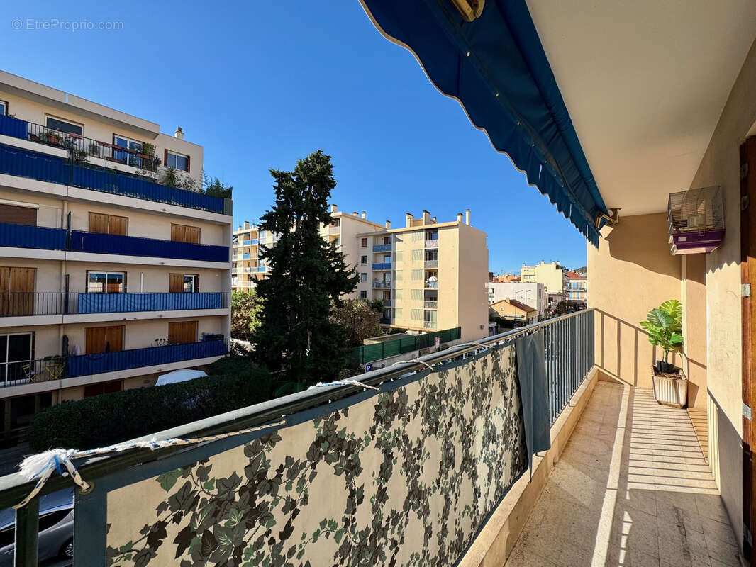 Appartement à VALLAURIS